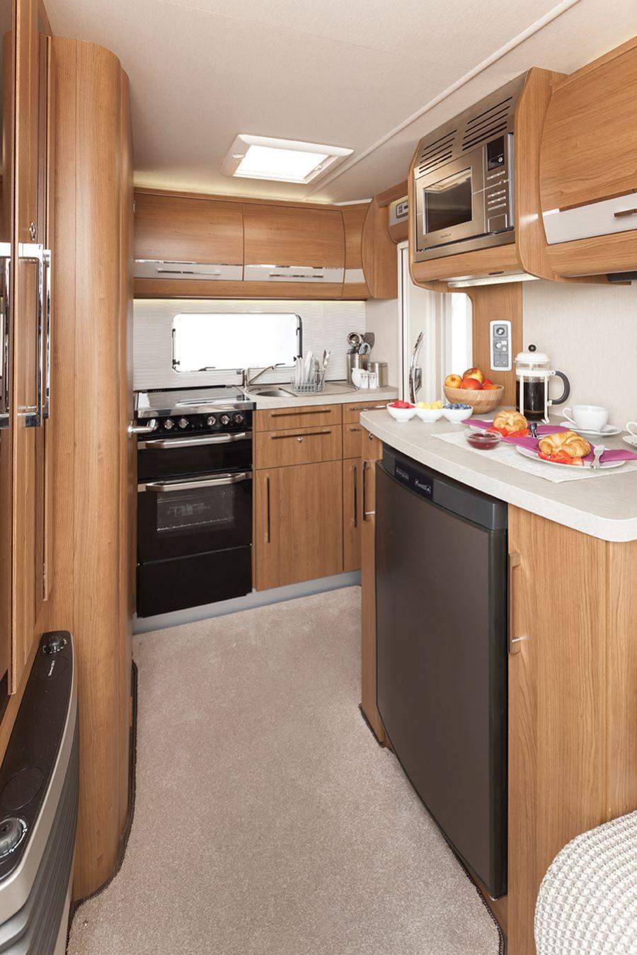 Интерьер Auto-Trail Tracker EKS 2014 года  (фото 5 из 6)